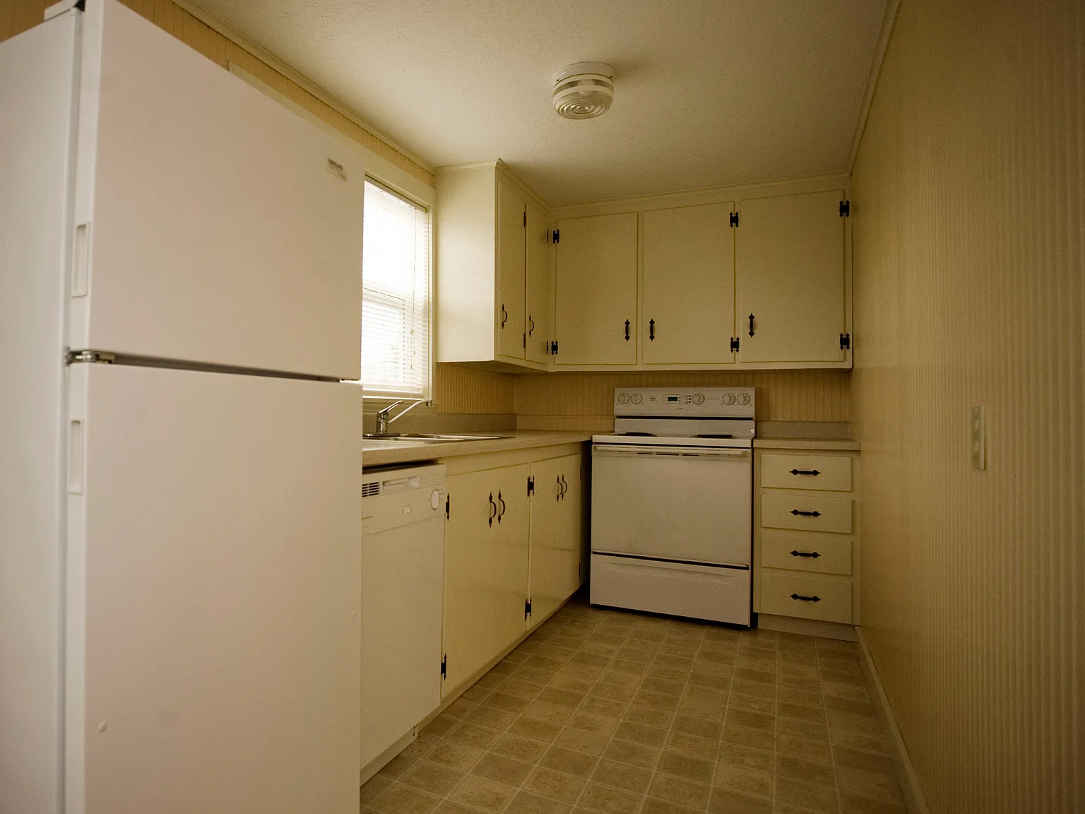1 bed, 550 sqft, $1,050 — Photo 4
