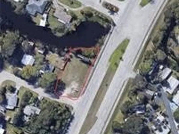 2271 Flamingo Dr, North Fort Myers, FL 33917