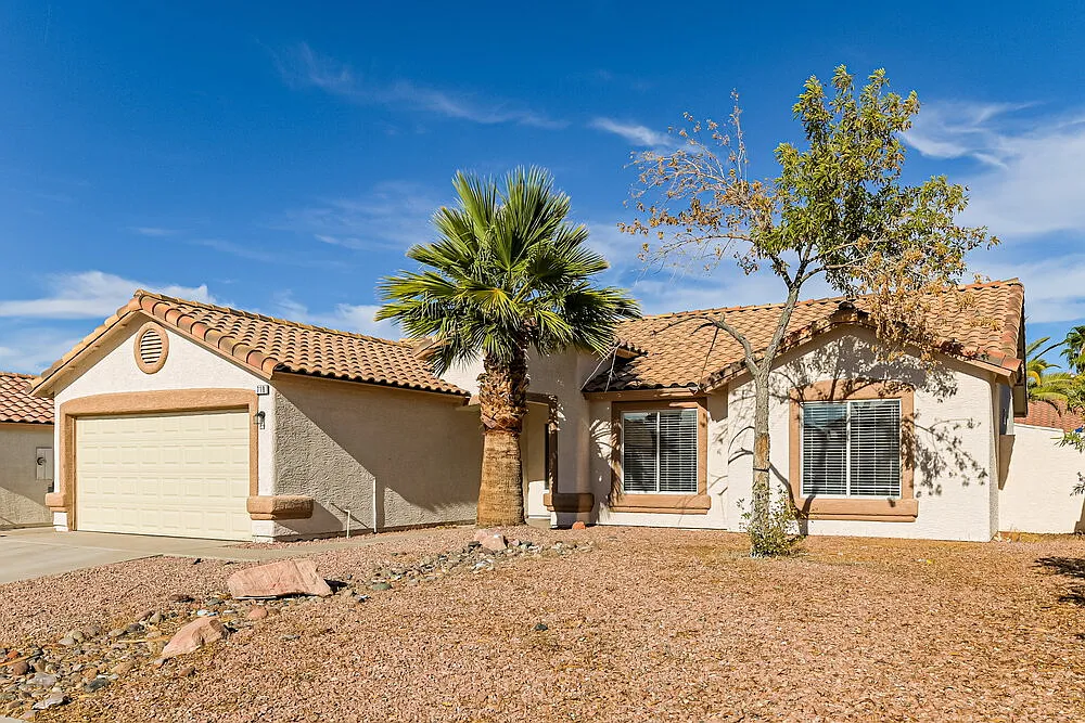 3 bed, 2.0 bath, 1431 sqft, $2,110 — Photo 3