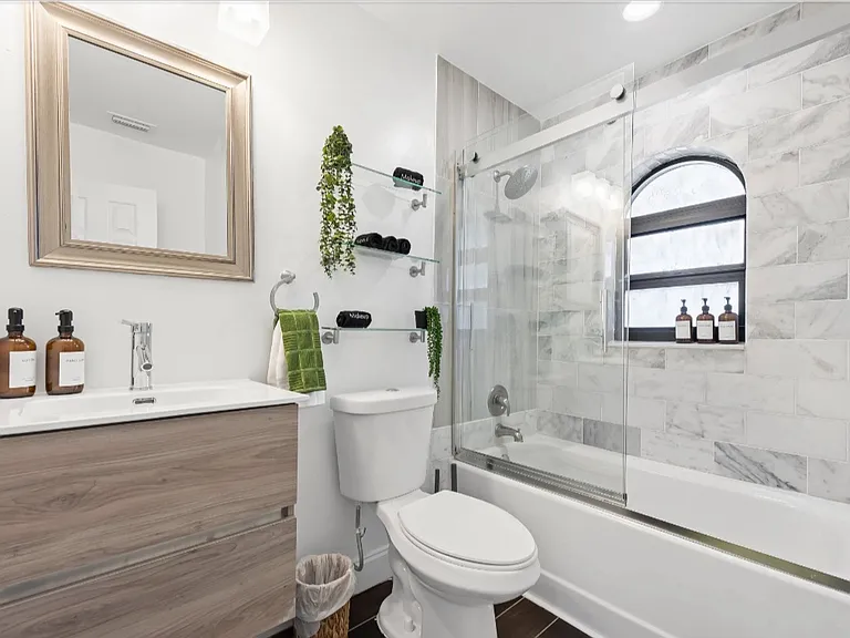 1010 NW 76th Ave — Photo 37