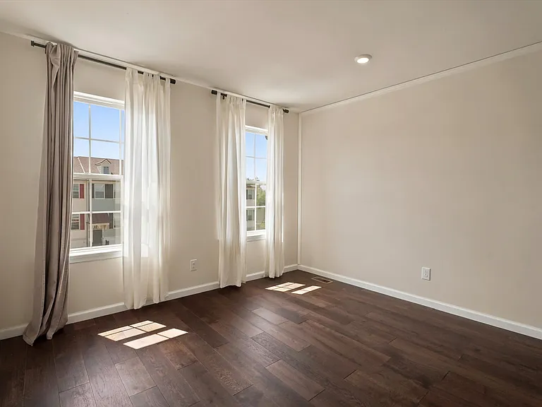 443 Tall Oaks Dr — Photo 9