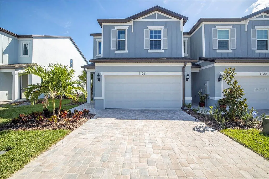 3 bed, 2.5 bath, 2010 sqft, $3,800 — Photo 1