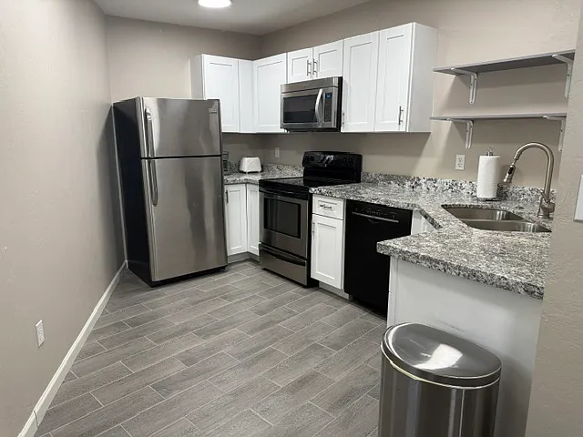 1063 N Wedgewood Dr #1063S — Photo 2