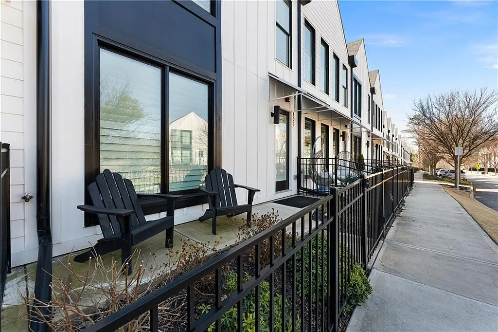 3 bed, 2.5 bath, 2100 sqft, $3,400 — Photo 1
