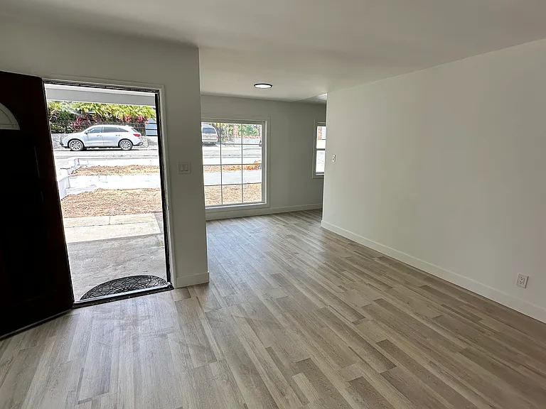 1544 Ruhland Ave — Photo 1