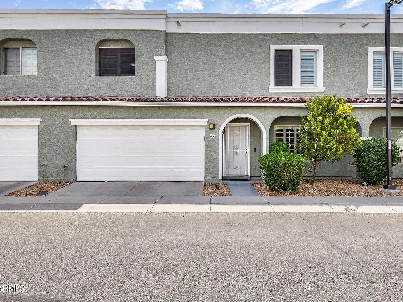 4 bed, 3.0 bath, 2004 sqft, $2,500 — Photo 3
