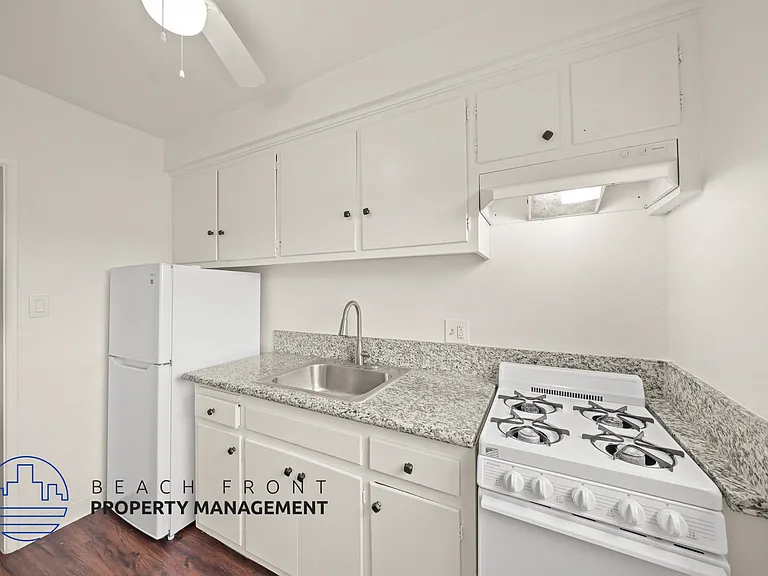 12233 Manor Dr. — Photo 2