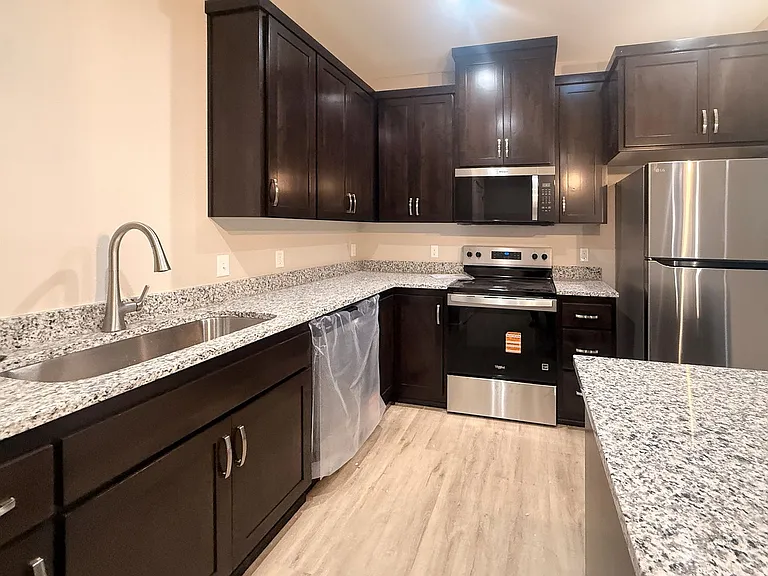 5534-5564 Skyline Rd S — Photo 175