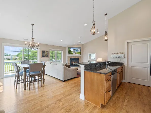 688 Geneva National AVENUE NORTH North #6-26, Lake Geneva, WI 53147