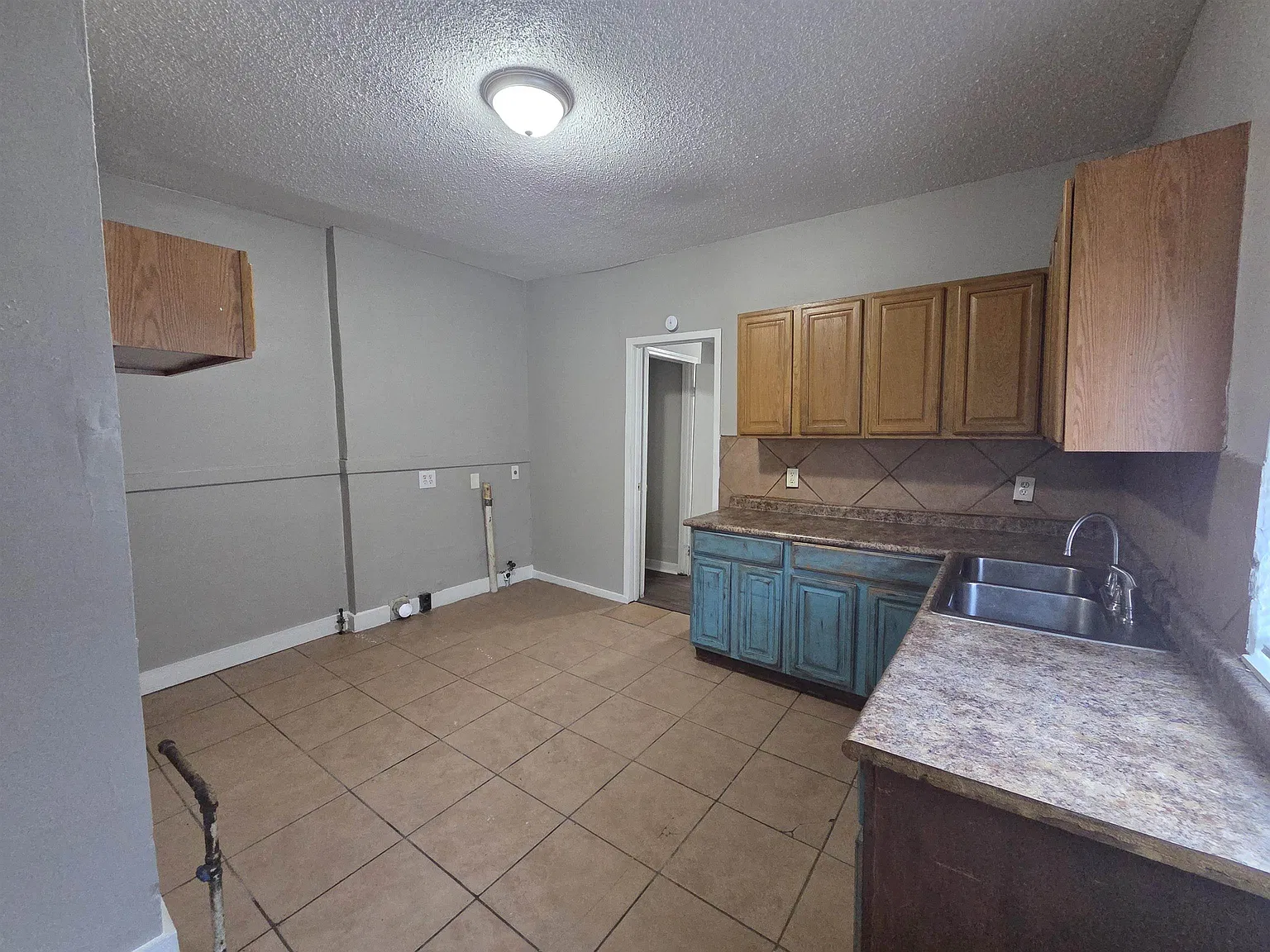3 bed, 1.0 bath, $925 — Photo 4