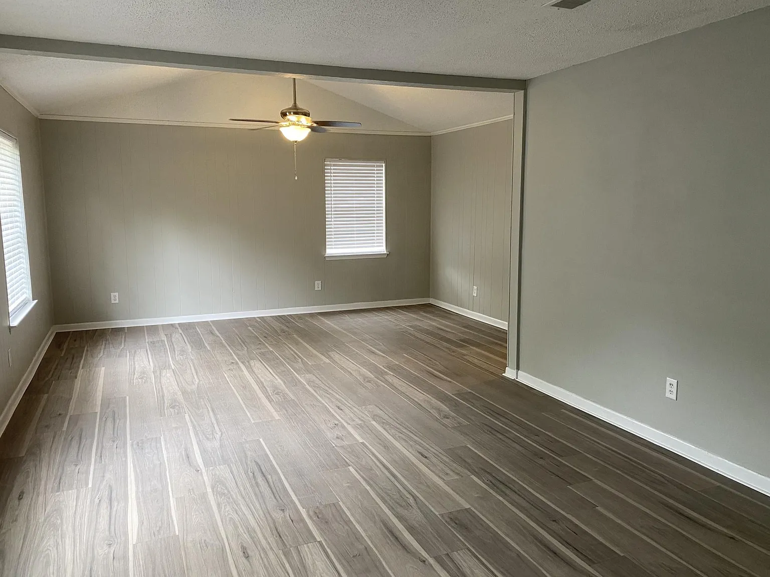 3 bed, 1552 sqft, $1,600 — Photo 2