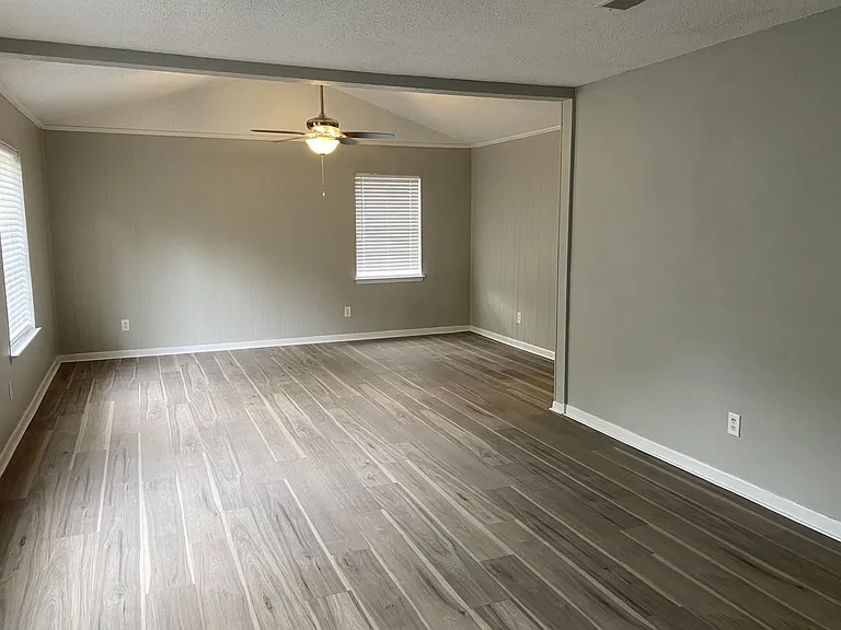 6661 Apache Run — Photo 2