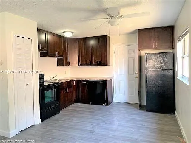 Building Photo - 425 Las Palmas Cir #612