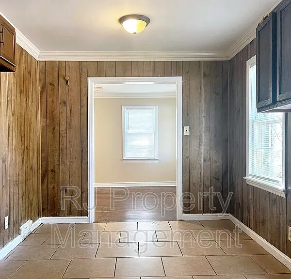 732 S Greer St — Photo 3