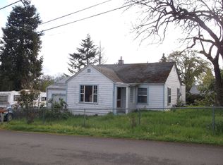 843 W Rainbow St, Roseburg, OR 97471