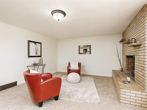 4th image of 2313 Fox Dr