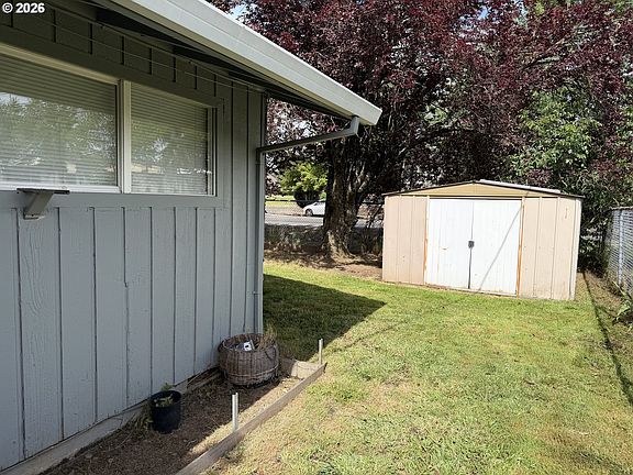 5th image of 1760 SE 9th St