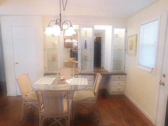 4th image of 821 Calamondin Ct