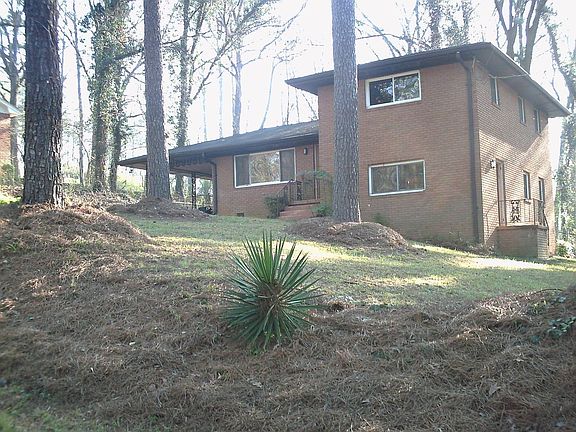 4 sided brick with Lake view