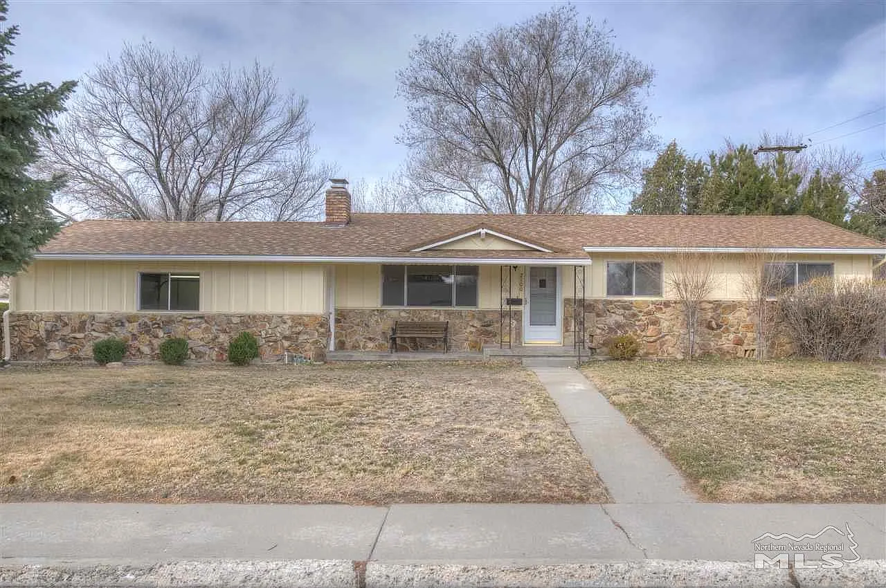 2100 Mountain St photo 1