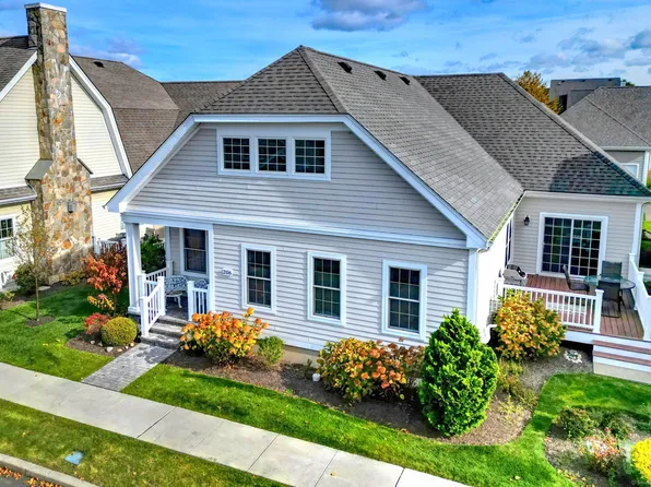 206 Deerfield Lane #206, Orange, CT 06477