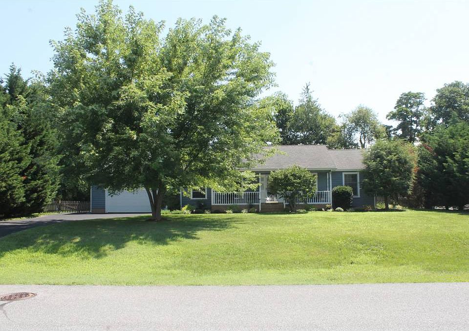 1st image of 107 Madison Dr