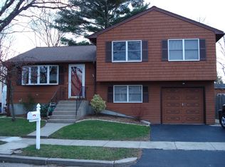 30 Scott Dr, Riverside, RI 02915