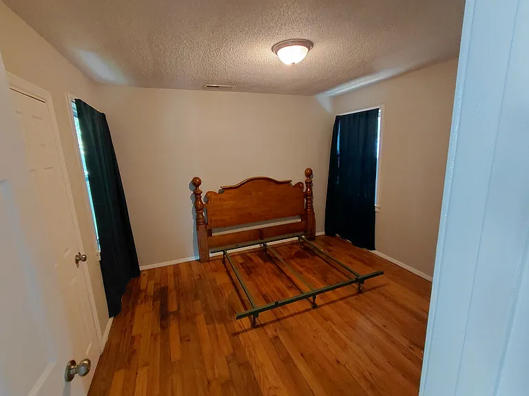 120 Elizabeth Ave — Photo 6