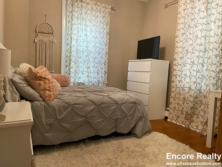 7 Sunset St #3 — Photo 6