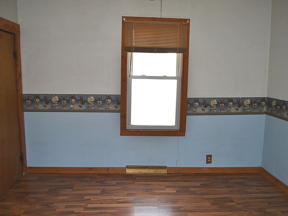 5th image of 611 E Woodlawn St
