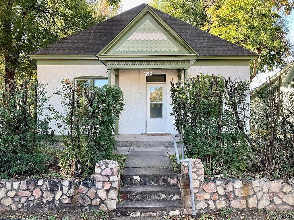 856 Griffin Ave photo 1