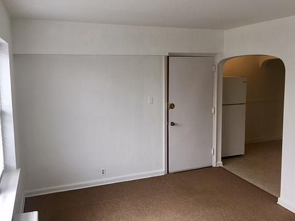 Entry into Living Rm/Bright