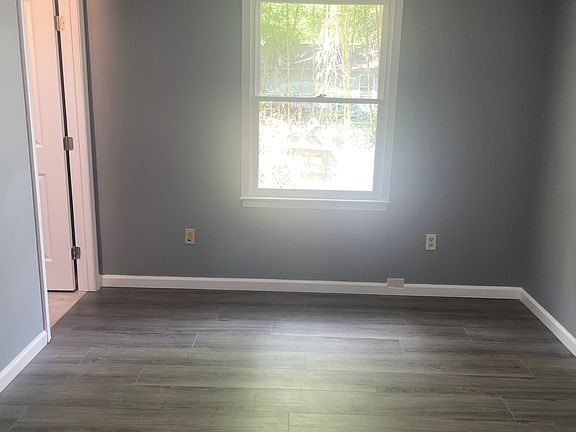 5th image of 113 S Justice St