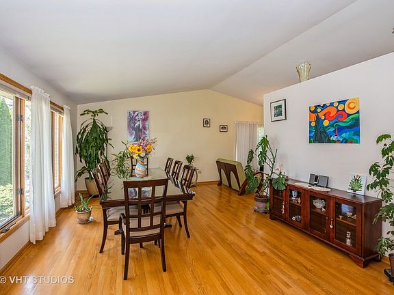 3rd image of 9260 Kelly Ct