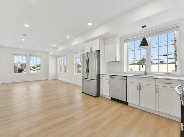 55 Monk St #2C, Stoughton, MA 02072