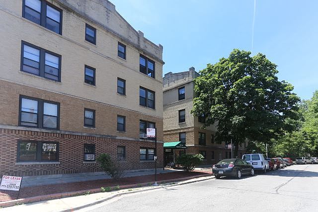 1st image of 713 W Brompton Ave APT 62
