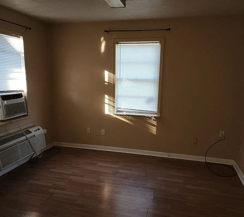 921 S Highway 161