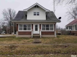 205 W 3rd St, Bonnie, IL 62816