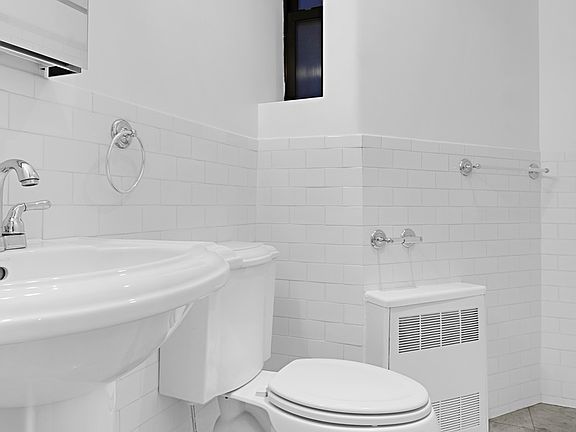 5th image of 420 E 66th St APT 4H