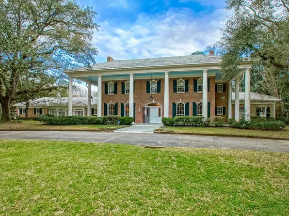 208 Gray Oak Dr, Picayune, MS 39466