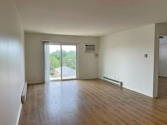 4th image of 115 Marengo Ave APT 605