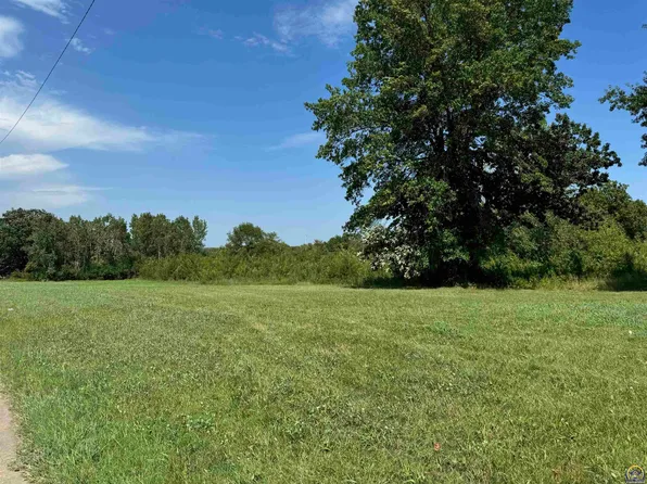 802 SE 17th St, Topeka, KS 66607