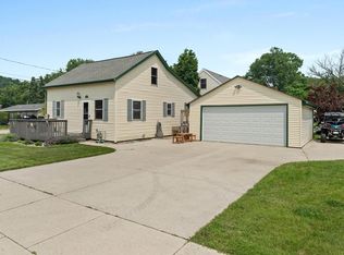 513 N 41st St, Manitowoc, WI 54220