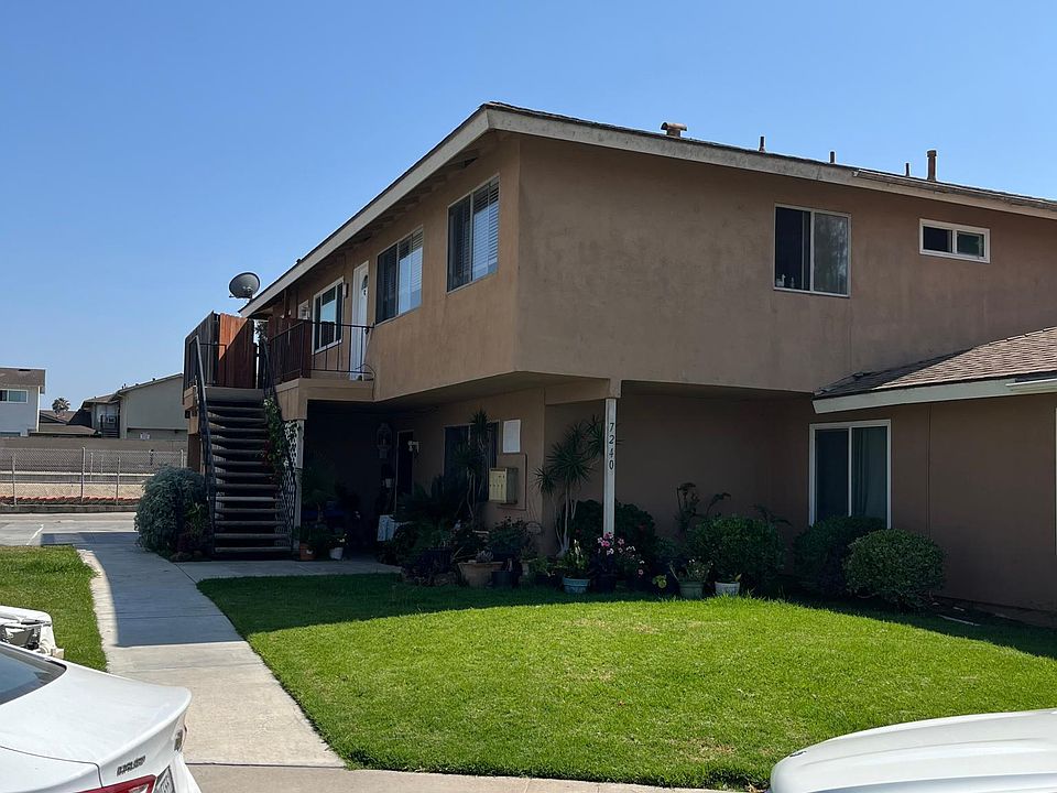 This is a 4 plex and the unit is a back upper unit so you have no one above you or below as it sits above the garages.