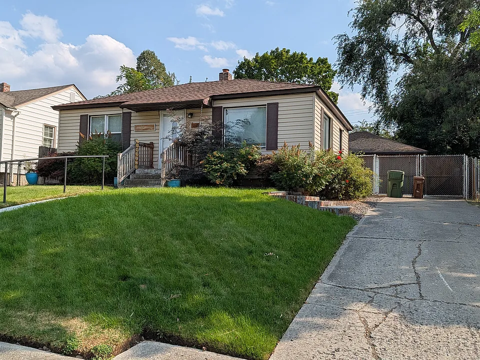3320 E 19th Ave
