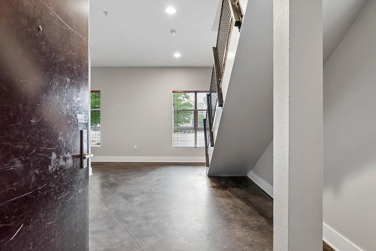 Building Photo - 2400 Champa St #5