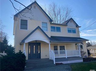 46 Garden City St, Bay Shore, NY 11706