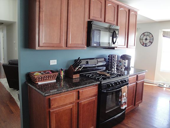 4th image of 400 Derby Court