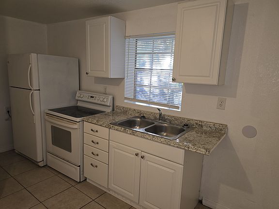 4th image of 2156 17th Ave S #1/2