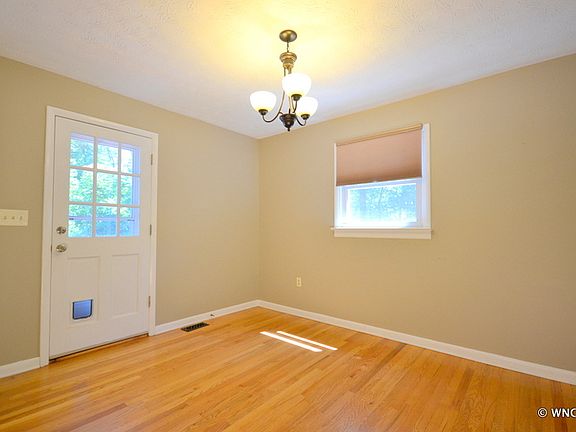 5th image of 17 Laurel Park Dr